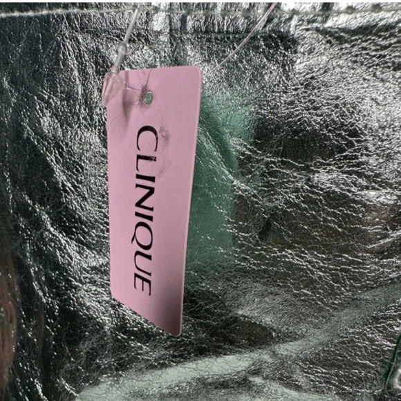 CLINIQUE NWT FOIL LOOK TOTE AND GIFT SET - Picture 4 of 9